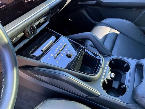 Used 2024 Porsche Cayenne image 17