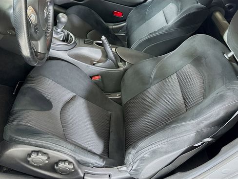 Used 2017 Nissan 370Z Coupe RWD image 18