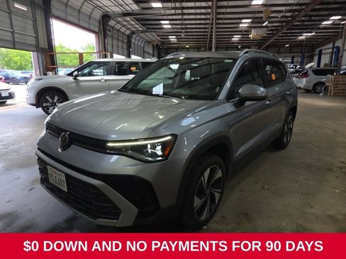 Used 2025 Volkswagen Taos SE AWD/4WD image 1