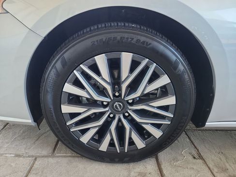 Used 2025 Nissan Altima 2.5 SV image 5