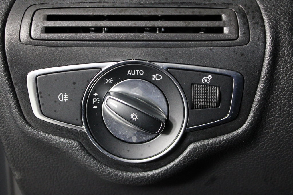 Used 2020 Mercedes-Benz GLC 300 image 25