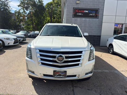 Used 2015 Cadillac Escalade Luxury image 2