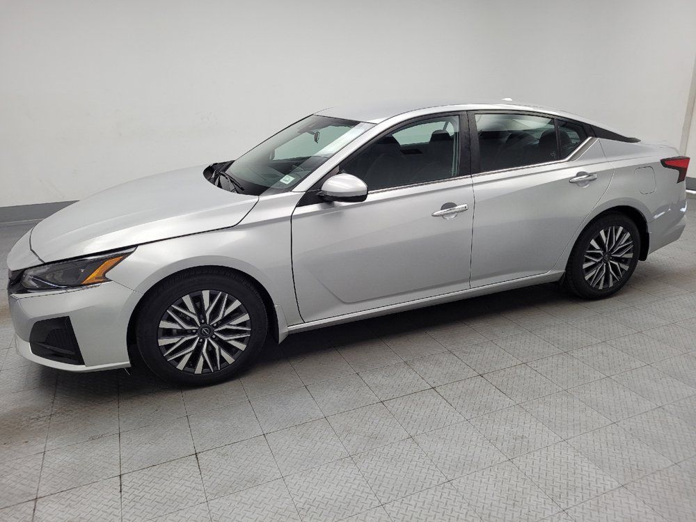 Used 2023 Nissan Altima 2.5 SV FWD image 2