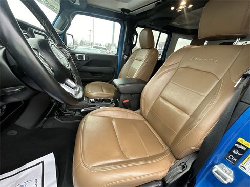 Used 2022 Jeep Wrangler Unlimited Sahara w/ Cold Weather Group image 17