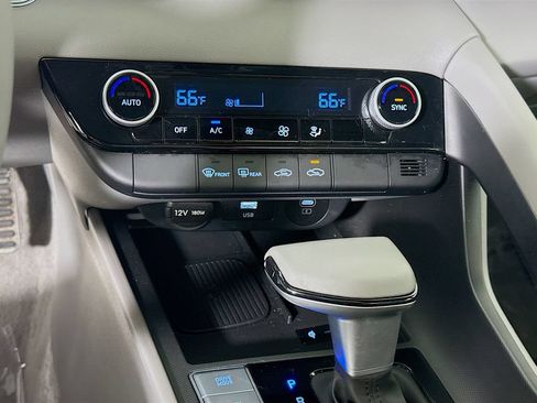 Certified 2025 Hyundai Elantra Sport FWD image 8