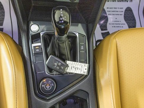 Used 2022 Volkswagen Tiguan SE w/ Panoramic Sunroof Package AWD/4WD image 29