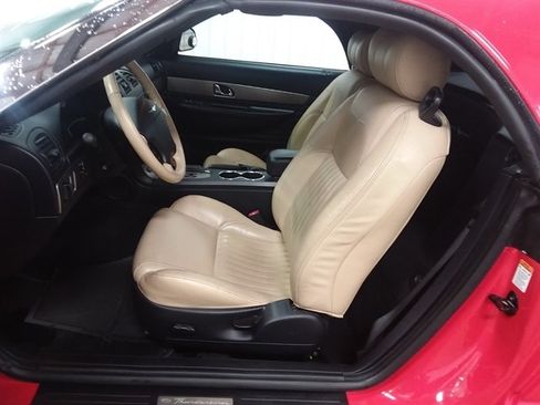 Used 2004 Ford Thunderbird RWD image 10