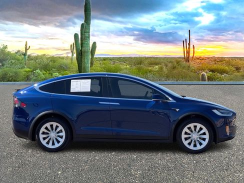 Used 2018 Tesla Model X 75D image 6