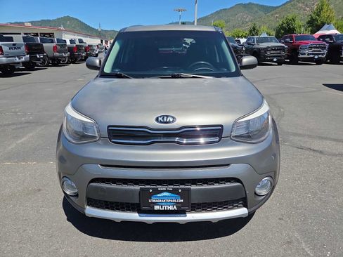 Used 2017 Kia Soul + FWD image 14
