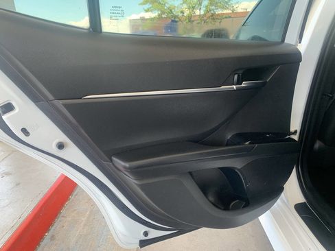 Used 2020 Toyota Camry SE w/ Carpet Mat Package image 12