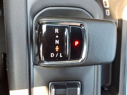 Used 2025 GMC Sierra 1500 AT4 w/ AT4 Premium Package AWD/4WD image 20