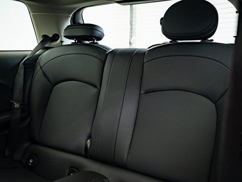 Used 2023 MINI Cooper 2-Door Hardtop image 34