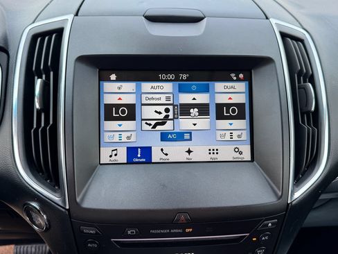 Used 2018 Ford Edge Titanium w/ Equipment Group 302A AWD/4WD image 22