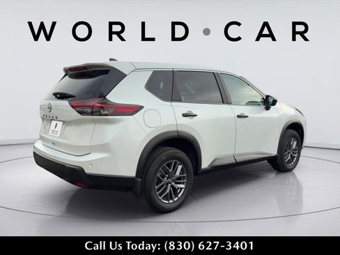 Used 2025 Nissan Rogue S FWD image 3