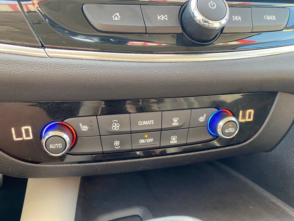 Used 2018 Buick Enclave Essence FWD image 22