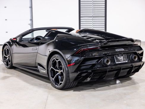 Used 2023 Lamborghini Huracan EVO AWD/4WD image 7