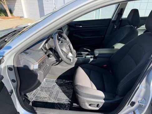 Used 2024 Nissan Altima 2.5 SV image 15