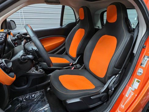 Used 2016 smart fortwo passion RWD image 13