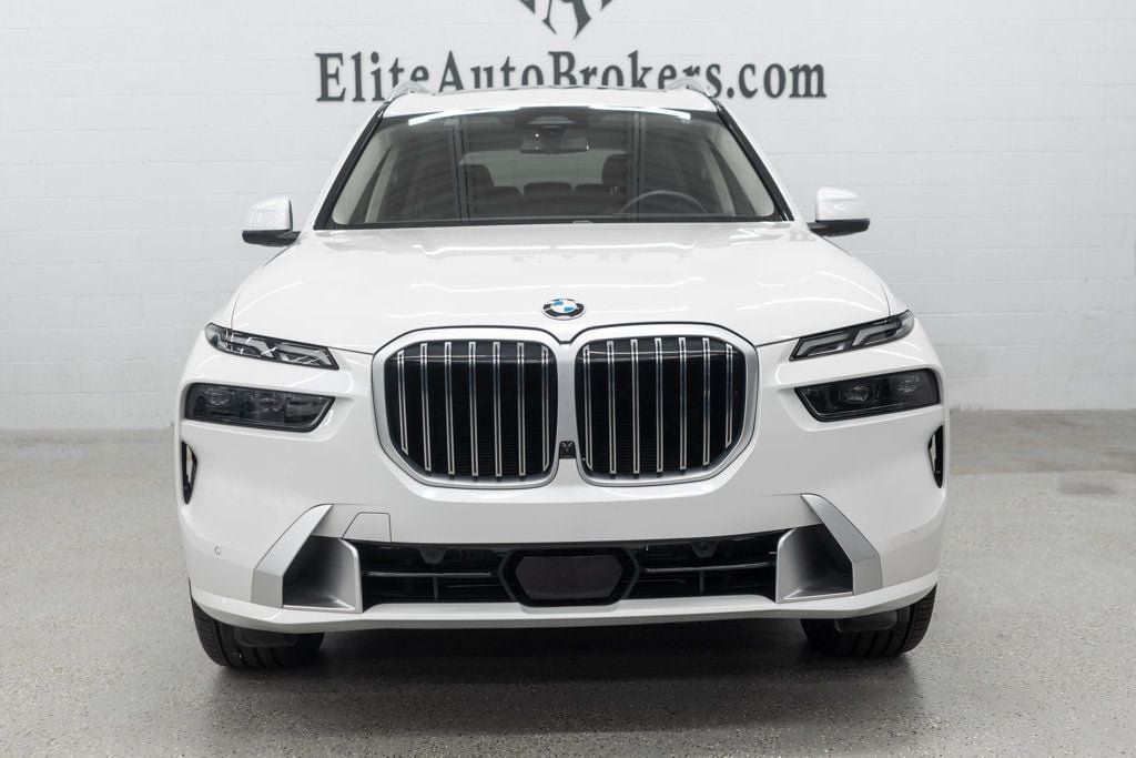 Used 2025 BMW X7 xDrive40i AWD/4WD image 3