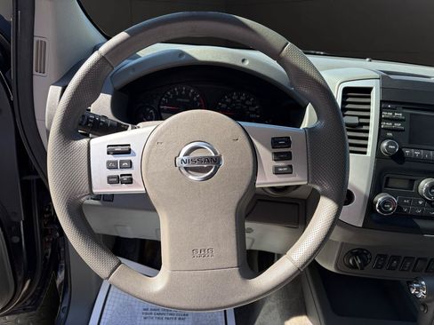 Used 2014 Nissan Frontier SV w/ SV Value Truck Package AWD/4WD image 9