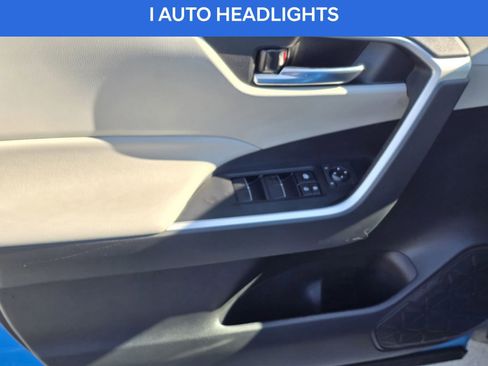 Used 2021 Toyota RAV4 XLE Premium image 16