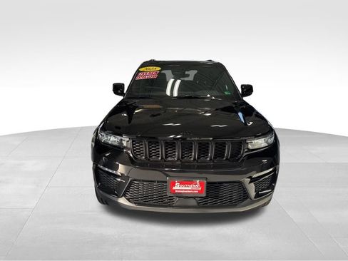 Used 2025 Jeep Grand Cherokee Limited w/ Black Appearance Package AWD/4WD image 9