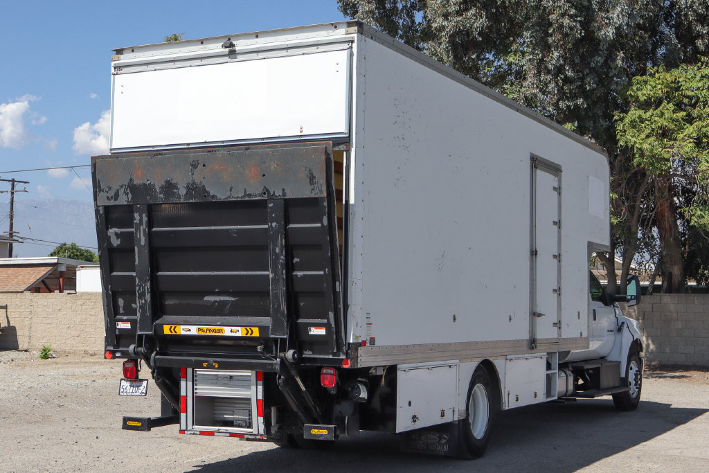 Used 2019 Ford F650 2WD Crew Cab Super Duty image 12