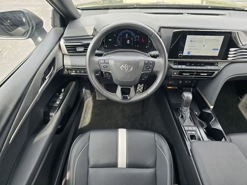 Used 2025 Toyota Camry SE w/ Convenience Package image 13