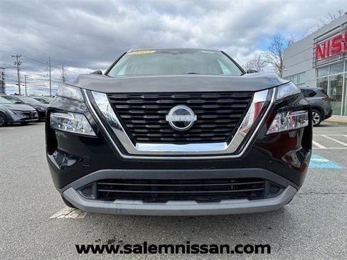 Used 2023 Nissan Rogue SV w/ SV Premium B Package image 2
