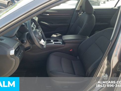 Used 2025 Nissan Altima 2.5 SV FWD image 6