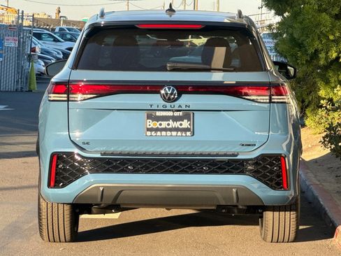 New 2026 Volkswagen Tiguan SE R-Line image 5