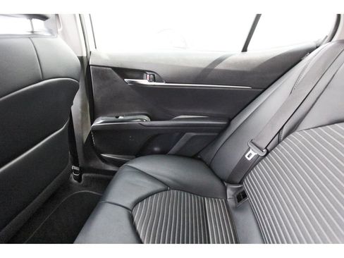 Used 2020 Toyota Camry SE FWD image 12