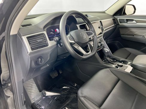 Used 2023 Volkswagen Atlas SE image 9