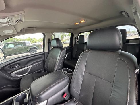 Used 2017 Nissan Titan SL w/ SL Towing Convenience Package RWD image 14