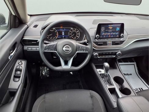 Used 2025 Nissan Altima 2.5 SV FWD image 9