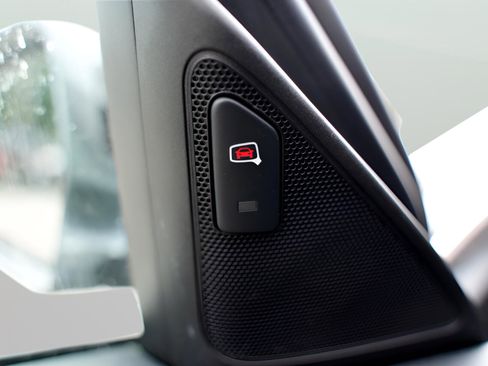 Used 2018 Audi Q3 2.0T Premium Plus image 23