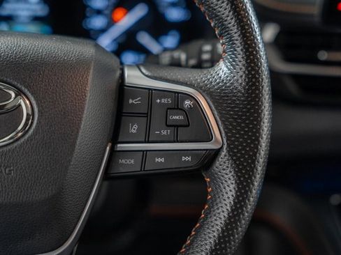 Certified 2022 Toyota Sienna XSE image 30