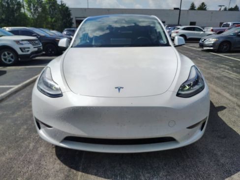Used 2025 Tesla Model Y Long Range AWD/4WD image 2