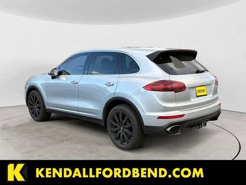 Used 2016 Porsche Cayenne Base image 3
