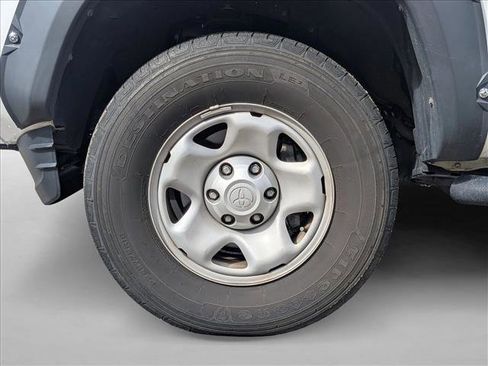 Used 2022 Toyota Tacoma SR w/ SR Convenience Package RWD image 18