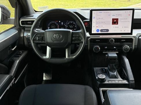 Certified 2024 Toyota Tacoma TRD Off-Road AWD/4WD image 10