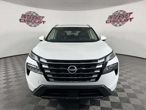 Used 2024 Nissan Rogue SV w/ SV Premium Package AWD/4WD image 2