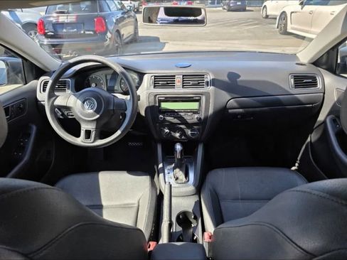 Used 2011 Volkswagen Jetta SE FWD image 22