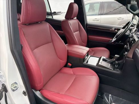 Used 2023 Lexus GX 460 Premium w/ Premium Package image 32