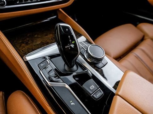 Used 2019 BMW 530i xDrive w/ M Sport Package image 22