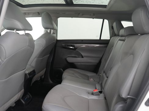 Used 2022 Toyota Highlander Limited AWD/4WD image 22