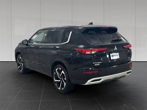 Used 2024 Mitsubishi Outlander SE Black Edition image 3