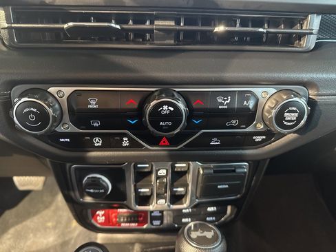 Used 2024 Jeep Wrangler Rubicon image 30