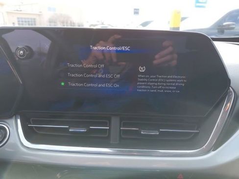 Used 2025 Chevrolet Trax LT image 17