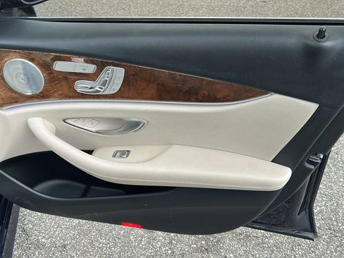 Used 2017 Mercedes-Benz E 300 4MATIC image 20